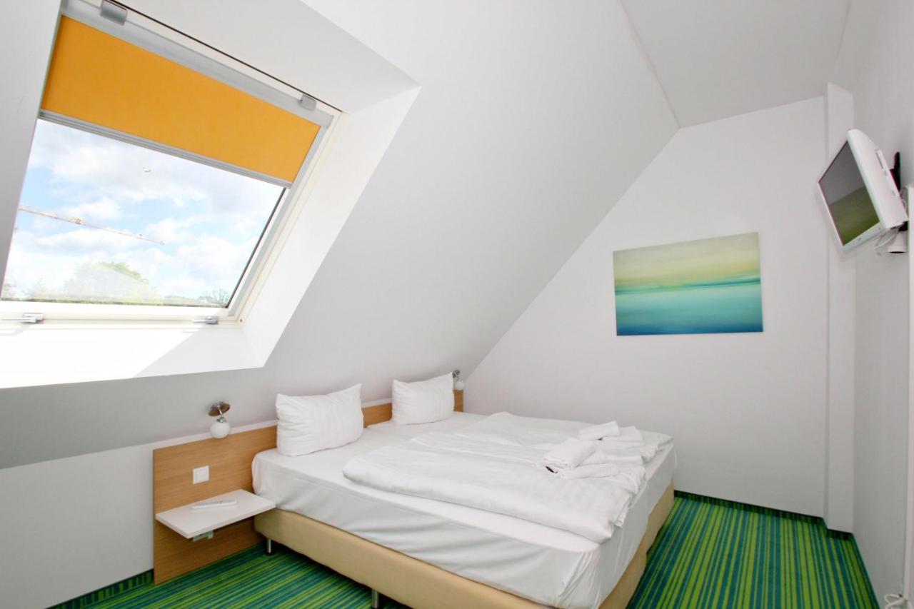 Strandnahe Fewo Rex Rugia: Balkon & Erlebnisbad Lobbe Exterior photo